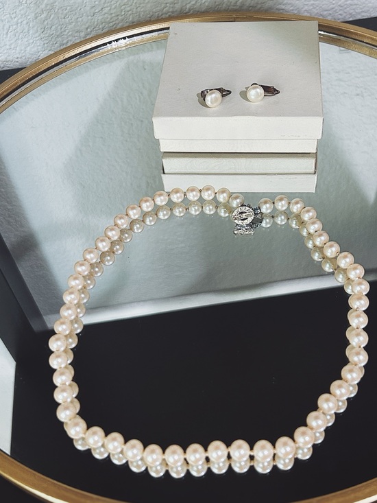 Marvella Jewelry - Vintage Marvella pearl necklace with pearl clip on earrings from the 50’s